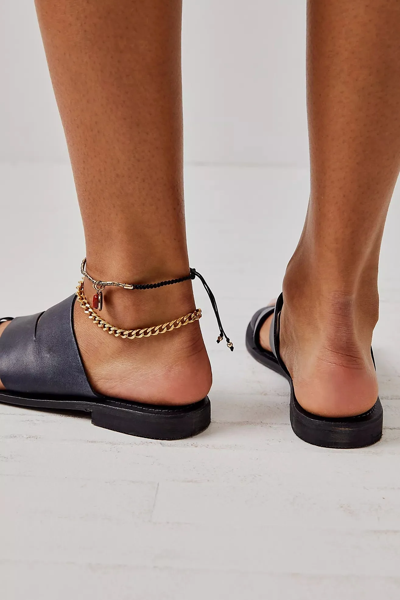 Abilene Toe Loop Sandals | Black